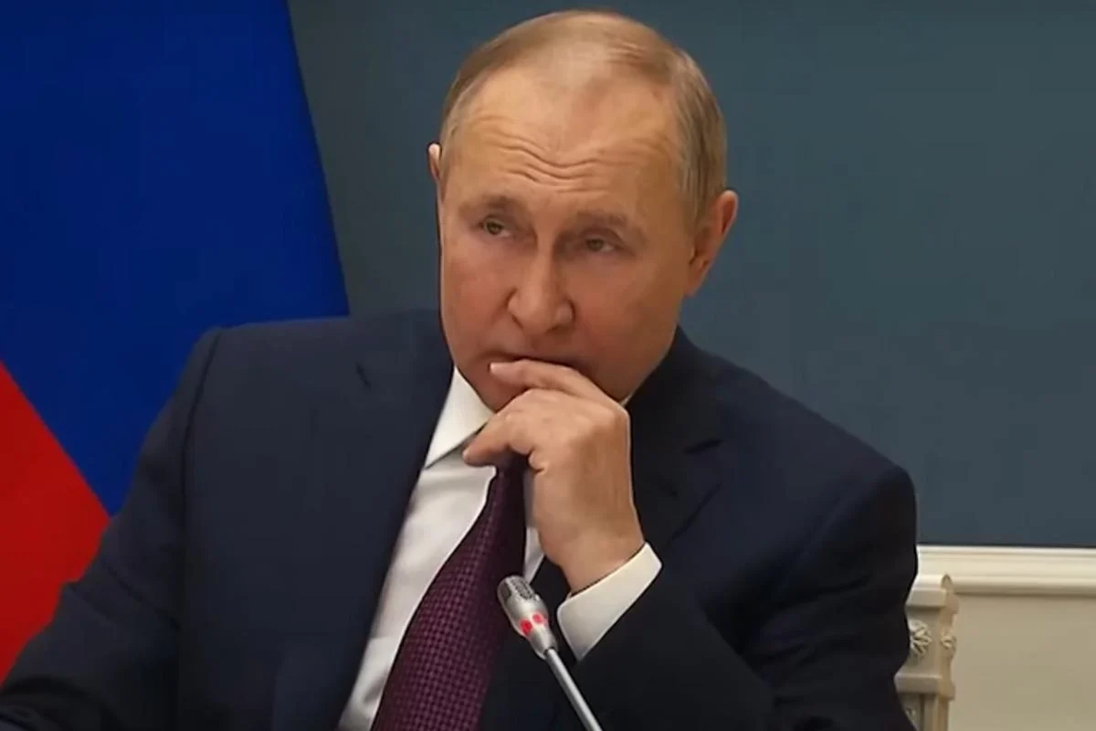 Поразки на фронті і занепад економіки перетворюють Путіна на параноїка, - The Telegraph